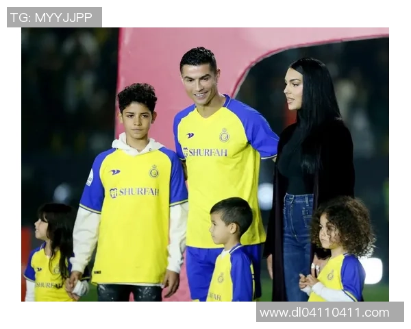 C罗与夜店大亨联手在马德里开私密沙龙：进入者制止带手机